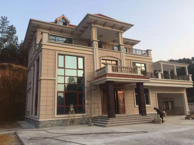 真石漆施工為什么會(huì)出現(xiàn)掉砂？